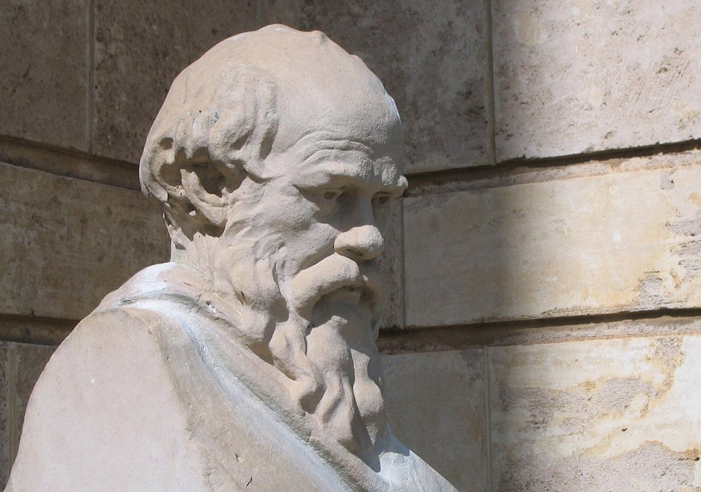 1280px-UWASocrates_gobeirne_cropped