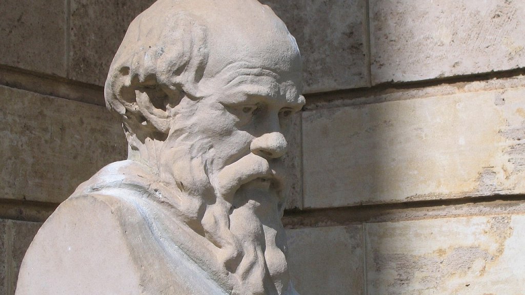 1280px-UWASocrates_gobeirne_cropped