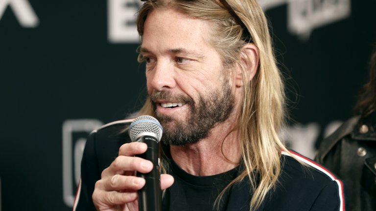 Барабанистът на Foo Fighters Тейлър Хокинс почина на 50 години