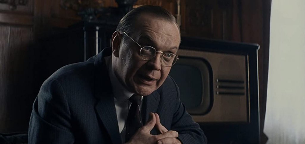 Майкъл Гор - Русия
Познат още и като Михаил Горевой, той е от онези актьори, чиито лица са ни познати от много филми, но никога не се сещаме как се казват. В случая с лицето на Гор се свързват предимно персонажите на неприятни типове. Участва в “Не умирай днес” като лабилен учен, а през последните няколко години ни е познат от “Мостът на шпионите”, “Бодигард на убиеца” и “Убиец на ловци”.