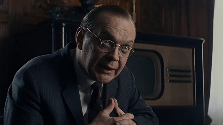 Майкъл Гор - Русия
Познат още и като Михаил Горевой, той е от онези актьори, чиито лица са ни познати от много филми, но никога не се сещаме как се казват. В случая с лицето на Гор се свързват предимно персонажите на неприятни типове. Участва в “Не умирай днес” като лабилен учен, а през последните няколко години ни е познат от “Мостът на шпионите”, “Бодигард на убиеца” и “Убиец на ловци”.