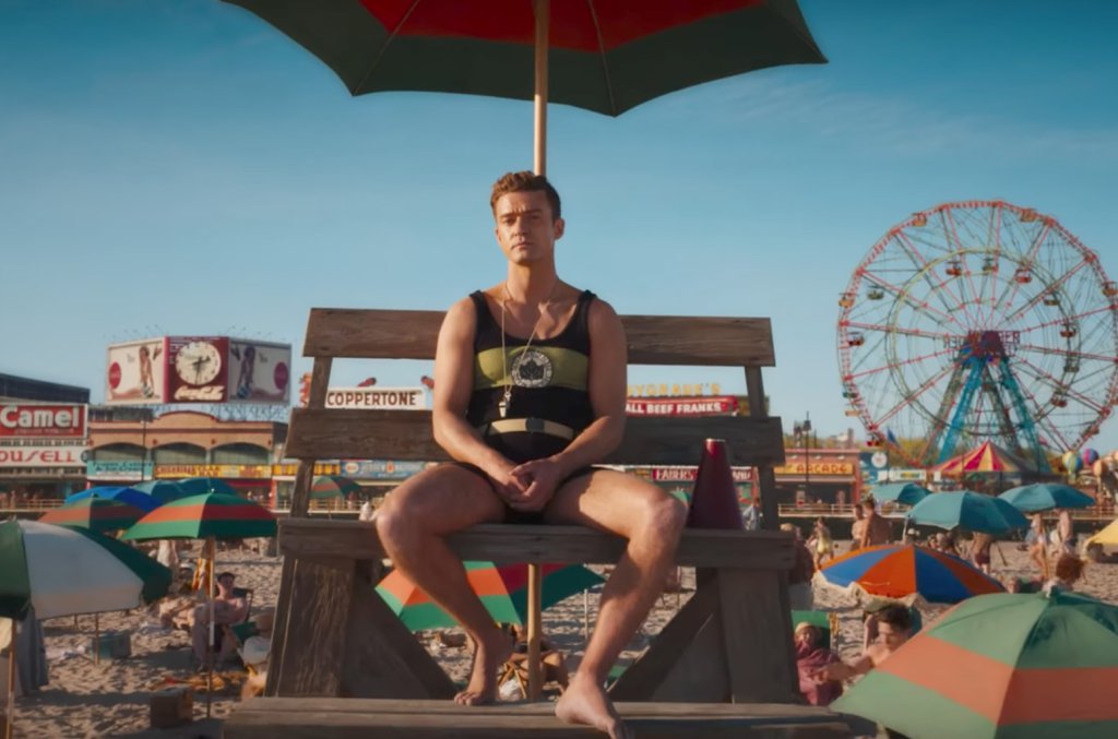 \"Въртележка\" (Wonder Wheel) е последният засега филм на Уди Алън. Без да изневерява на стила си, всичко в Wonder Wheel е окъпано в светлина и слънце, актьорският състав е чудесен (имаме Кейт Уинслет, Джъстин Тимбърлейк, Джим Белуши и Джуно Темпъл), а об