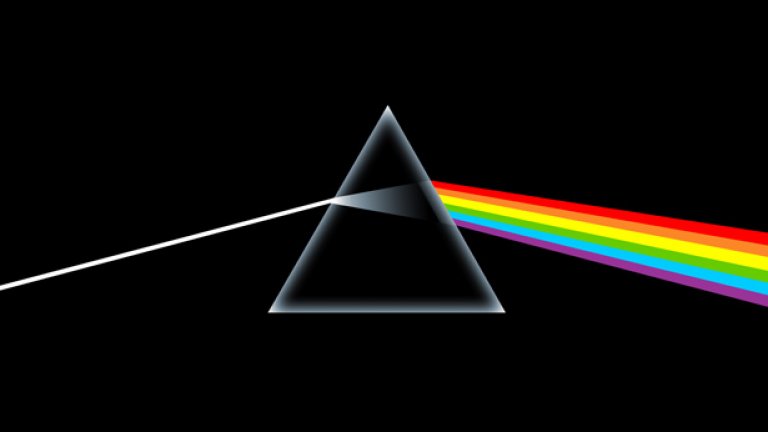 Pink Floyd – The Dark Side of the Moon (1973)

Вторият най-продаван албум за всички времена съчетава гения на четиримата големи музиканти от златния период на Pink Floyd и на студийния гуру Алан Парсънс. „Мисля, че всеки албум беше стъпка към Dark Side of the Moon”, коментира клавиристът на Floyd Рик Райт. „Учехме се през цялото време; звукозаписните техники и нашите композиции се подобряваха.” 

Така се стига до „Тъмната страна” - кулминация на тяхната сработеност, на техническите иновации в музиката и на интроспективните търсения в текстовете на Роджър Уотърс относно лудостта, тъгата в осъществените и неосъществените мечти, и искрицата надежда в мисълта, че никога не си напълно сам.
