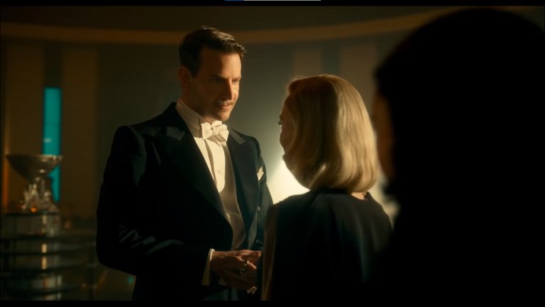 "Улицата на кошмарите"
Кога: 21 януари
Къде: кината
Психологическият трилър е новият филм на режисьора Гийермо дел Торо ("Формата на водата", "Лабиринтът на фавна") и грабва вниманието още на ниво актьорски състав - Брадли Купър, Кейт Бланшет, Уилям Дефо, Тони Колет и други. Адаптация на романа на Уилям Линдзи Грешам, "Улицата на кошмарите" разказва за Стан Карлайл - служител в пътуващ карнавал през 40-те години на миналия век, който започва да мами богатия елит и постепенно изгражда плана за най-голямата си - и опасна - измама до момента. А когато е замесен кинотворец като дел Торо, определено има защо да се подготвим за неочакваното.