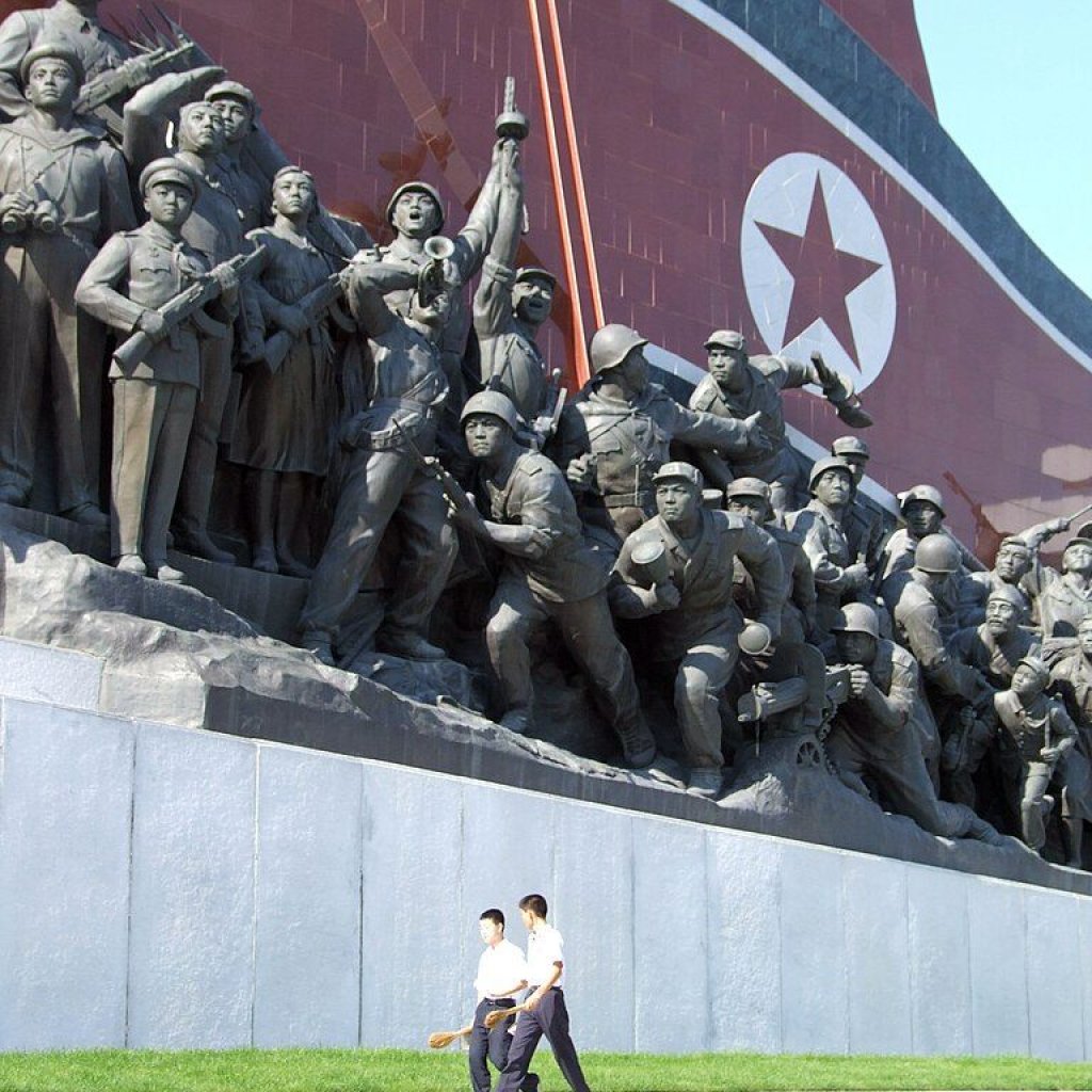Mansudae_Grand_Monument_26