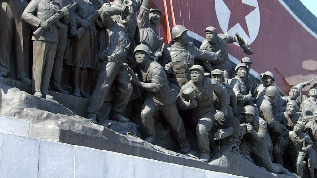 Mansudae_Grand_Monument_26