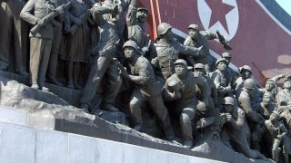 Mansudae_Grand_Monument_26