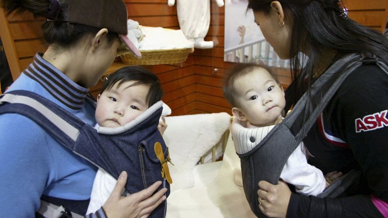 Южна Корея има много ниска раждаемост, което вещае сериозни демографски проблеми.