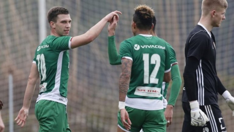 Шверчок вкара хеттрик в първия мач само за няколко минути след появата си от скамейката. Сега беше сред титулярите и отново се разписа