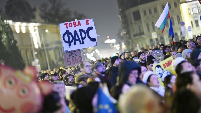 Започнаха протестите срещу бюджета и Борислав Сарафов