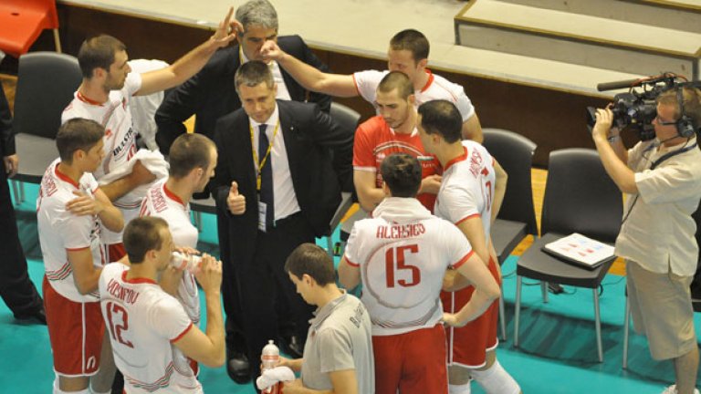 Радостин Стойчев избра съставите за Олимпийския квалификационен турнир и Световна лига 2012