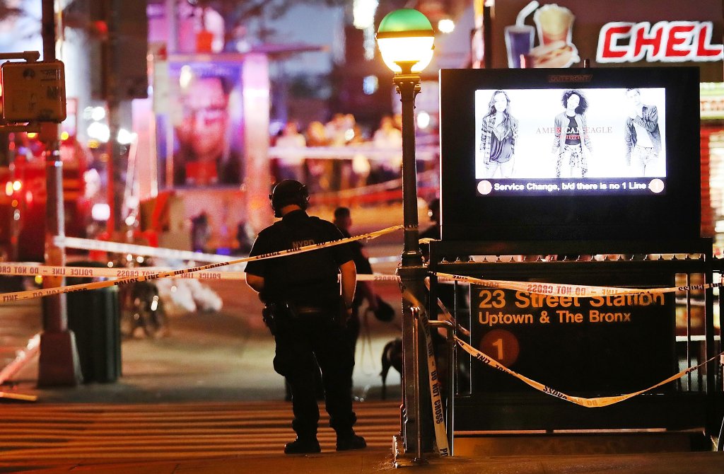 ct-new-york-chelsea-explosion-photos-20160917-002