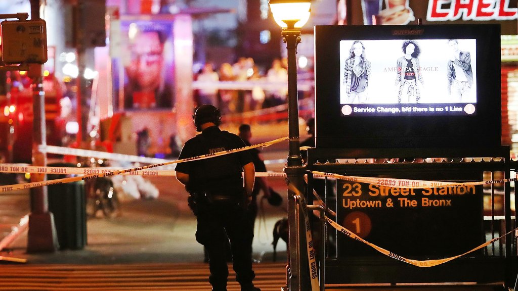ct-new-york-chelsea-explosion-photos-20160917-002