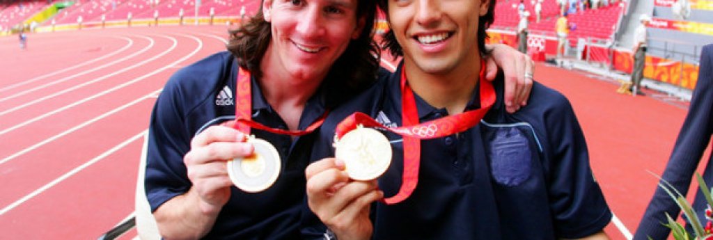 Лионел Меси не е вдигал световната титла, но има олимпийско злато. През 2008 г. в Пекин негови съотборници са Серхио Агуеро, Есекиал Лавеци, Анхел ди Мария, Хуан Роман Рикелме. 