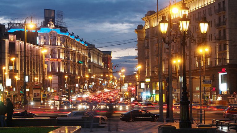 Някои богати руснаци в Москва са си закупили лични линейки и понякога се возят в тях, за да преодоляват трафика в час пик.