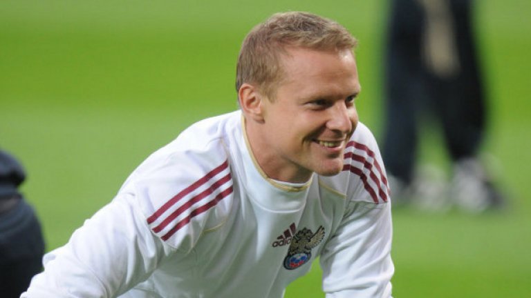 През 2011 г. руският тв коментатор Дмитрий Губерниев си позволи некоректни изказвания по адрес на вратаря на Зенит Вячеслав Малафеев. Човекът дори не подозираше, че е в ефир, но това не го спаси в съда. Той бе принуден да изплати 75 000 рубли на стража.