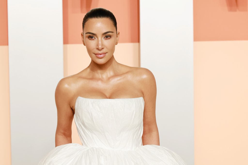 Ким Кардашиян за успехаПред Variety риалити звездата малко несъобразено казва, че най-добрият ѝ бизнес съвет е: Вдигни си г*за и работи.