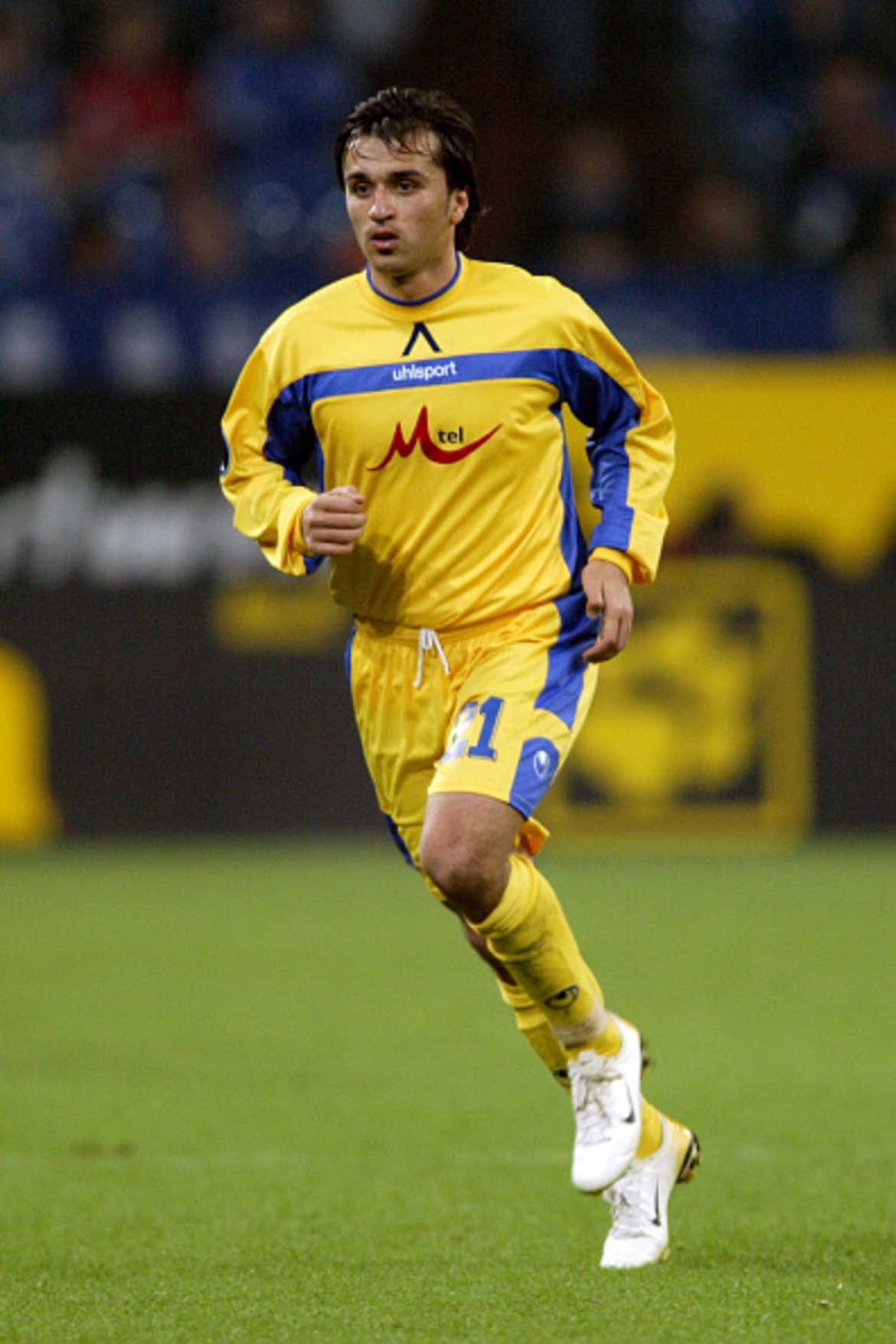 Дясно крило: Димитър Телкийски
Мечо Телкийски бе сред звездите на онзи паметен отбор, а в реванша с Киево откри резултата в 34-ата минута. Любимецът на синята публика напусна отбора през 2008-а и игра в Апоел Тел Авив, а после и в Амкар Перм, преди да се завърне в Левски през зимата на 2009-а. После пак не му се получи в Израел и се върна в България с екипите на Локо София и Черноморец Бургас. Неотдавна водеше юношите старша възраст на „Герена“, но неразбориите в ръководството на клуба го накараха да напусне. Този сезон води тима на Оборище Панагюрище.