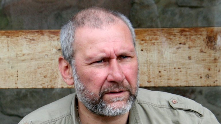Според Овчаров изказването на министъра без портфейл Божидар Димитров за "шибания народ" и "шибани колеги" по отношение на археолозите е провокирало "примитивни страсти"