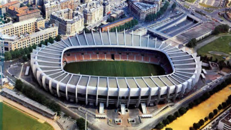 „Парк де Пренс“ е домашният стадион на ПСЖ. Капацитетът му е 47 000 зрители. В груповата фаза там ще са мачовете Турция – Хърватия (12 юни), Румъния – Швейцария (15 юни), Португалия - Австрия (18 юни) и С. Ирландия – Германия (21 юни).