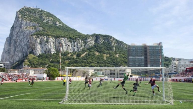 Линкълн Ред Импс спечели титлата в напдревара на националния (и единствен) стадион на Гибралтар срещу големия съперник Колидж Еуропа.