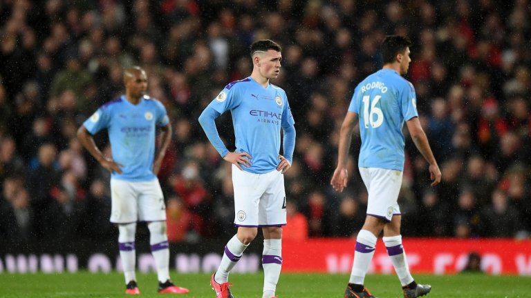 1. Манчестър Сити може да посрещне Ливърпул с шпалир
Загубата в градското дерби означава, че Манчестър Сити може да посрещне Ливърпул на „Етихад“ с шпалир. „Червените“ могат да си осигурят титлата с победи в следващите два мача и могат да бъдат посрещнати като шампиони на „Етихад“ на 5 април. Но „червените“ могат да подпечатат титлата и по-рано – ако Сити загуби един от мачовете си срещу Арсенал или Бърнли или ако завърши наравно в двата.