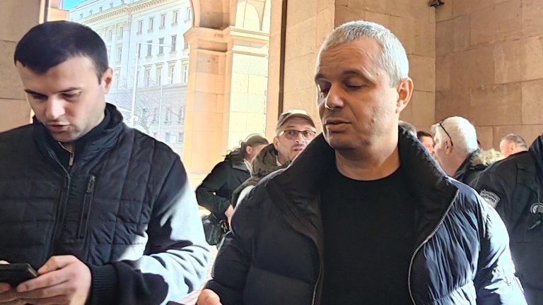 "Възраждане" блокира сградата на МС, не пускали Костадинов на Съвета за сигурност