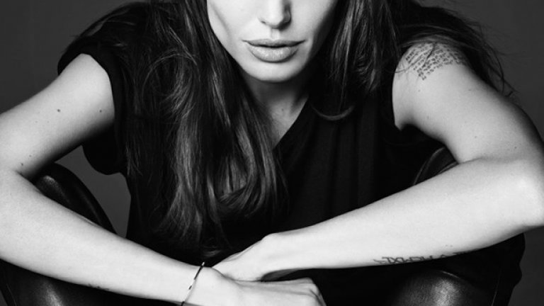 Джоли започва да работи като модел, когато е на 14 години, основно в Лос Анджелис, Ню Йорк и Лондон. През това време тя участва в няколко музикални клипа