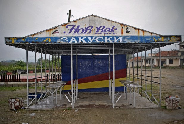 Новият век не е дошъл още в Северозападна България. Освен като име на бързи закуски