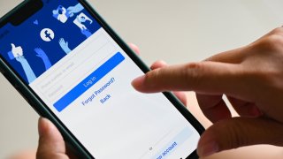 Той обяснява, че компанията използва подход, наречен "негативно тестване"