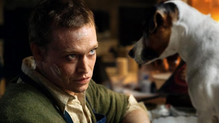 Dogman - 6 минути
И Люк Бесон се е засилил към кината с драма, написана и режисирана от него. В центъра на историята е млад мъж, който в детските си години непрекъснато е бил малтретиран от баща си, но намира лек за травмата си през грижата за изоставени кучета.