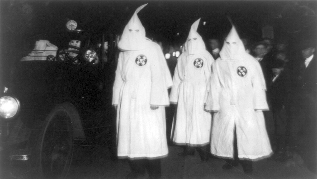 1024px-Ku_Klux_Klan_Virginia_1922_Parade