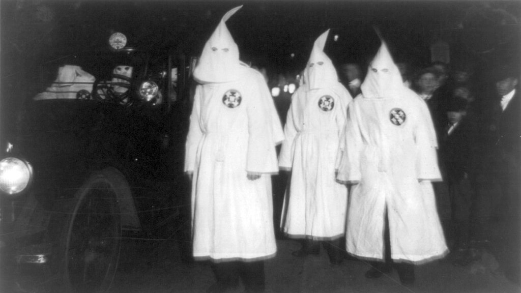 1024px-Ku_Klux_Klan_Virginia_1922_Parade