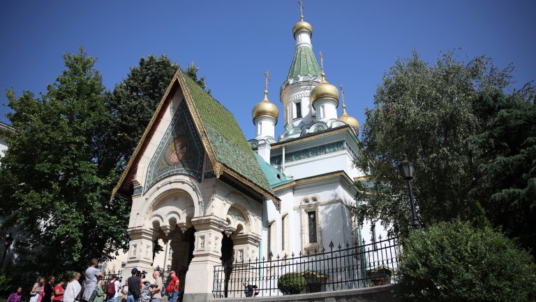 Решението е отговор на изгонването на трима руски свещеници от България заради шпионска дейност