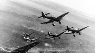 Bundesarchiv_Bild_101I-646-5188-17,_Flugzeuge_Junkers_Ju_87