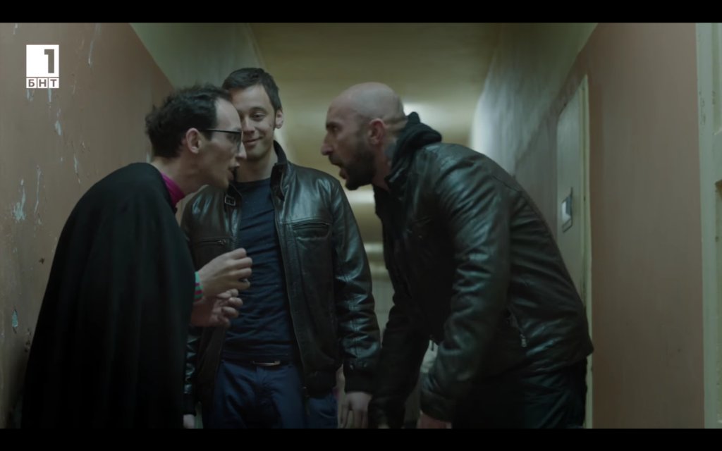 Жоро Грозев в ролята на психично болен в лудницата, в която ще се правят наркотици