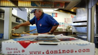 Американската компания за пица Domino s спира работа в Италия заради