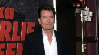 Шийн е в активна промоционална кампания за мемоарите и документалния си филм