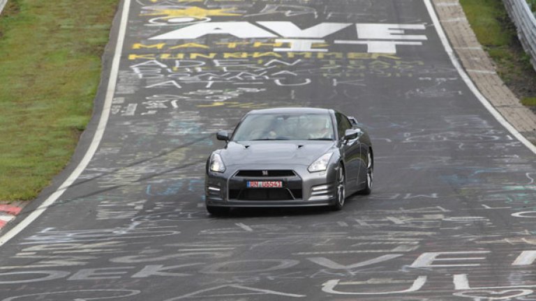 GT-R отново подобри рекорда на "Нордшлайфе"