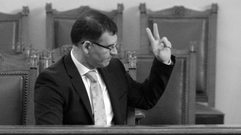 Затягането на коланите е нещо, останало в миналото, казва бившият финансов министър Симеон Дянков, който обичаше да рекламира политиката си чрез "постни пици"