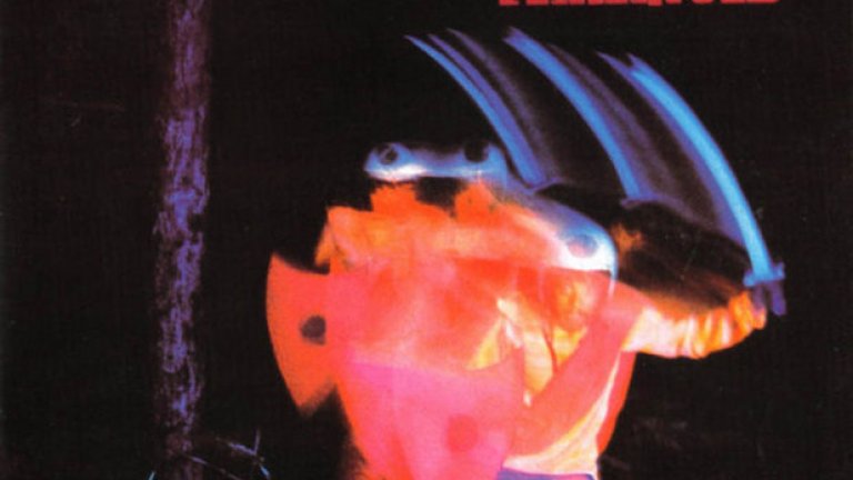 5.) BLACK SABBATH - PARANOID (1970)

Този албум дефинира един цял нов щам на рок музика - метъл. Е, може би не е металът, какъвто го познаваме сега, но е смела крачка в тази посока. Той е един от най-влиятелните и най-емблематичните албуми в историята на хеви метъла. Paranoid също така съдържа едни от най-големите парчета на групата, като например "Iron Man", "War Pigs" и едноименната песен. Оригиналното заглавие на албума е "War Pigs", но от Vertigo настояват да се промени на "Paranoid", поради напрежението от Виетнамската война. Въпреки това, оригиналната обложка е запазена.