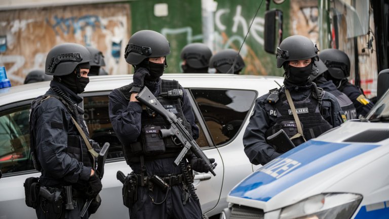 От компанията обявиха, че ще блокират всички акаунти споделящи видеото му