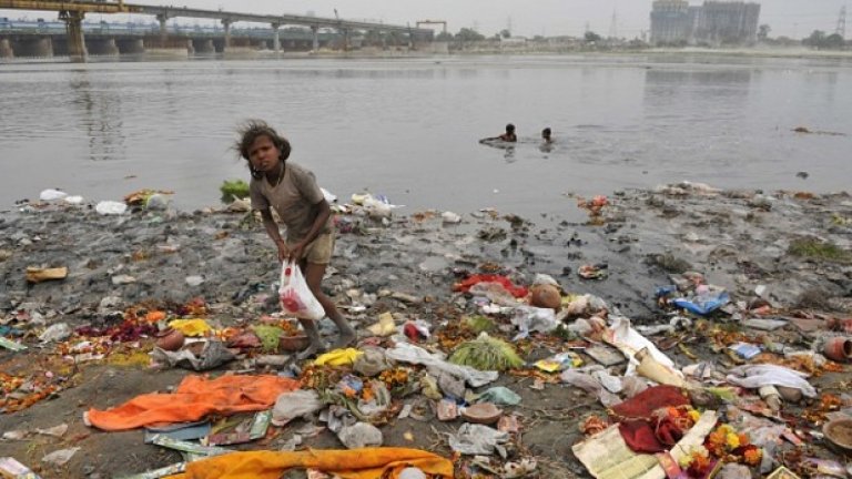 На света има места, където животът е невъзможен, кратък и вреден, основно заради интензивната човешка дейност