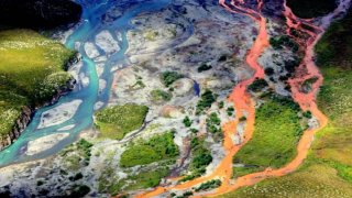 „Ръждясалите“ реки на Аляска стават оранжеви и киселинни като оцет