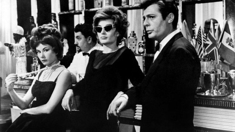 "Пътят", "Сладък живот" (La Strada, 1954, La Dolce Vita, 1960, реж. Федерико Фелини)
"Един път с Фелини трябваше да си сътрудничим и заедно с Куросава всеки трябваше да предложи една любовна история за филм, продуциран от Дино де Лаурентис. Летях до Рим с моя сценарии и прекарахме много време заедно с Фелини в очакване на Куросава, който в крайна сметка не можа да напусне Япония, заради влошеното си здраве, така че проектът се провали. Фелини тъкмо завършваше филма си  Satyricon и аз прекарах много време в студиото, наблюдавайки го как работи. Харесвах го както като режисьор, така и като човек. И все още гледам понякога негови филми като "Пътят" и онзи детски спомен – как се казваше... ах, да, "Амаркорд"!"