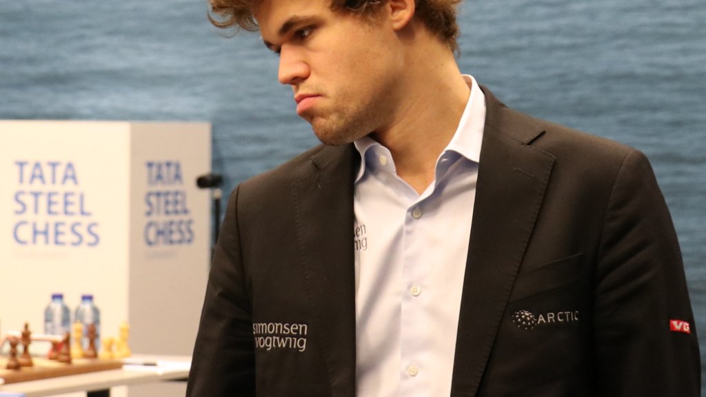 Tata_Steel_2017_Magnus_Carlsen_(cropped)