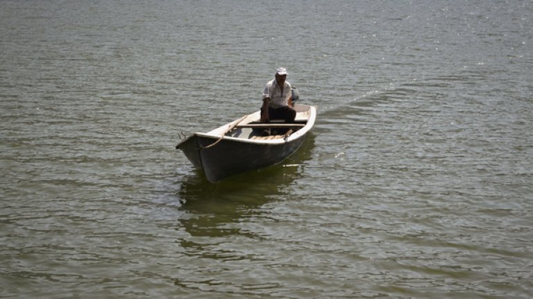 Най-лесният достъп до крепостта е с лодка през язовир “Кърджали”, от бреговете при хижа “Боровица”.