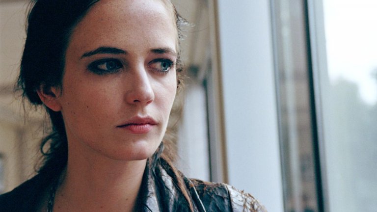 "Франклин"
"Франклин" е може би един от най-подценяваните филми, в които Ева Грийн се е снимала досега. Историята се предава през очите на четирима главни герои - Майло (Сам Райли), млад мъж, оставен съвсем скоро преди сватбата от половинката си, Емилия (Ева Грийн) - жена, чийто проблеми с майка ѝ се превръщат в опасно изкуство, въртящо се около опити за самоубийство, Питър - църковен служител, който търси сина си, избягал от психиатрична клиника, и Джонатан Прийст - представител на паралелна фантастична реалност, в която всички хора са длъжни да изповядват някаква религия, а той самият е единственият атеист наоколо. Странно как, но техните съдби са тясно преплетени, а връзките помежду им стават все по-силни с развитието на филма.