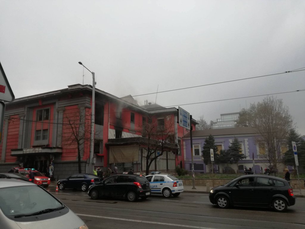 Гори покривът на Син Сити