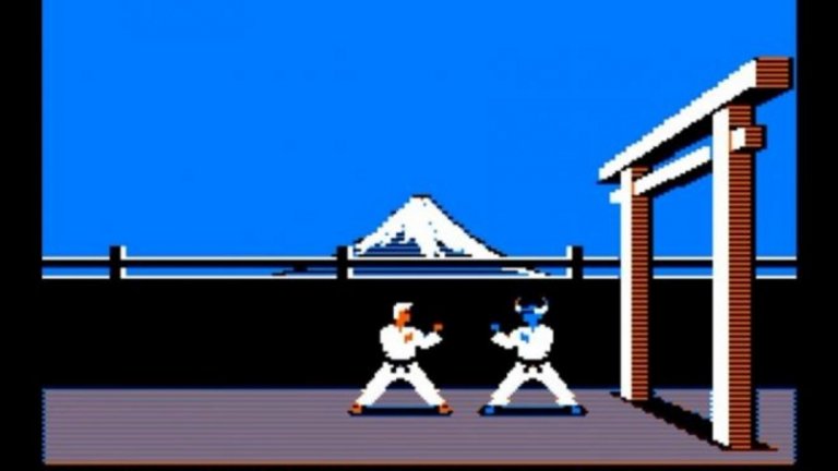 Karateka 
Часовете по информатика в ЕСПУ "Акад. Людмил Стоянов" в Младост 1 бяха особено интересни за невръстните ученици, сред които и моя милост. Причината - в полутъмната стая на третия етаж като войници стояха наредени дузина компютри "Правец 8Ц", чиито намръщени монохромни монитори гледаха заплашително. Но за нас те бяха врата към ново измерение, с което не можеха да се сравнят нито анимационните филми по телевизията, нито може би най-любимото детско предаване от онова време - "Милион и едно желания". 
5.25-инчовите флопита лакомо поглъщаха огромните магнитни дискети с игри като Karateka, Lode runner, Moon patrol и много други. "Правец 8Ц" е най-модерният от цялата серия 8-битови компютри, макар тогава техническите параметри нито да са ни интересували, нито сме ги разбирали. Искахме просто да поиграем - макар и за малко, макар и без възможност да запазиш прогреса си, макар и с ясното съзнание, че ще минат дни, докато седнеш отново пред екрана. 
С впечатляващия си агресивен в нашите очи геймплей и простичка, но ефективна концепция - вървиш отляво на дясно, помитайки всичко по пътя си - Karateka с лекота е любимото заглавие от онова време.
